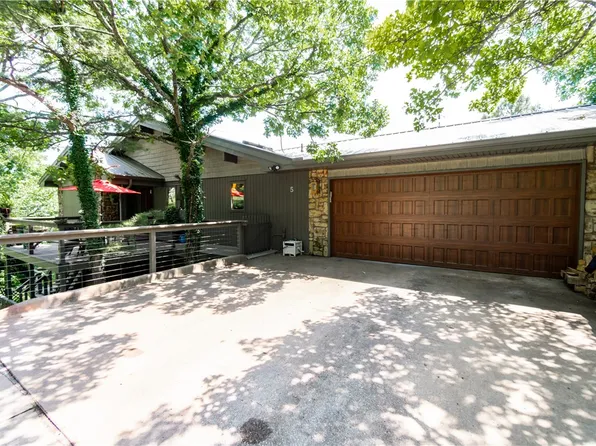 5 El Dorado Dr, Eureka Springs, AR 72631