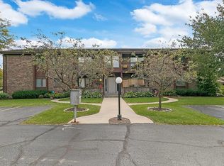 3800 Cheyenne Ct APT E, Racine, WI 53404