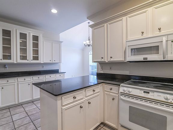 5th image of 301 Gramercy Ct