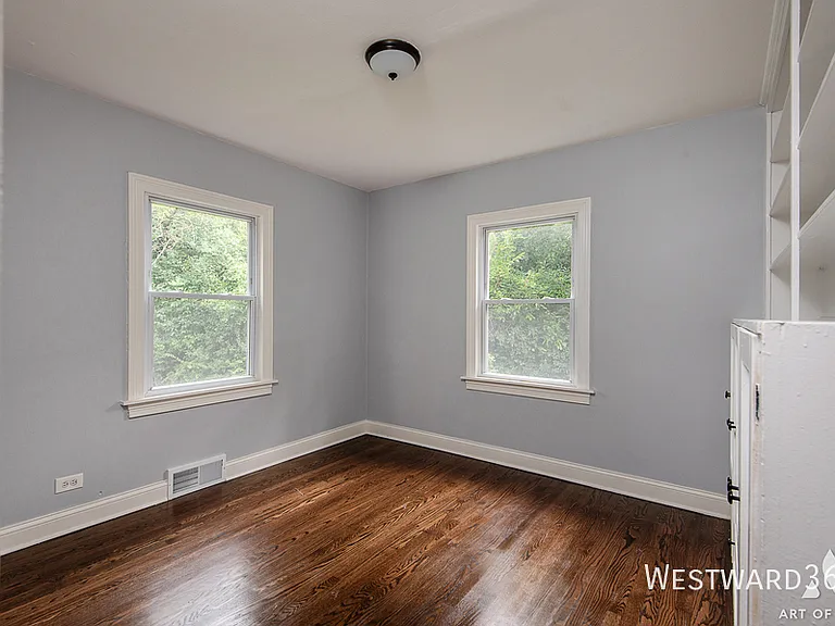 923 W Plainfield Rd — Photo 10