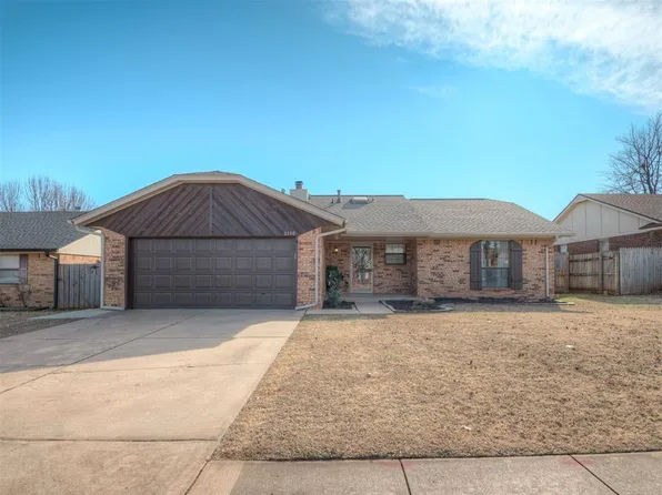 2100 Vanishing Trl, Edmond, OK 73013
