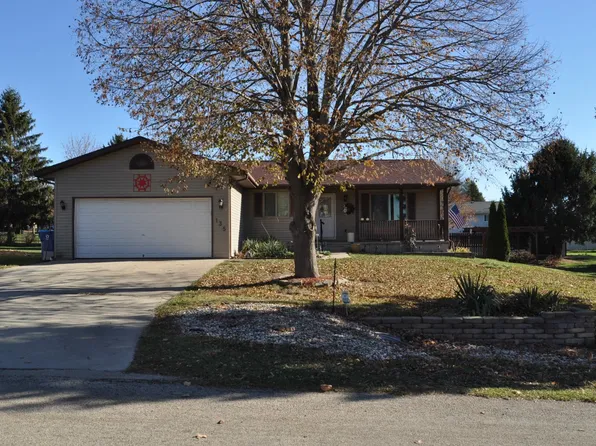 135 Field Crest Ln, Cedarville, IL 61013