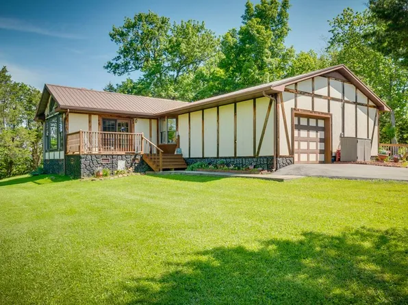 260 Greenhill Dr, Cedar Bluff, VA 24609