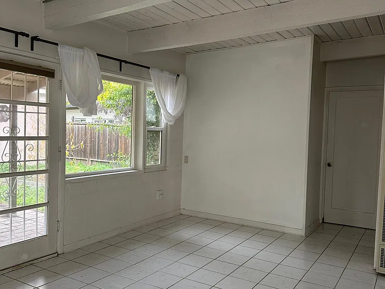 833 Eureka Ave — Photo 8