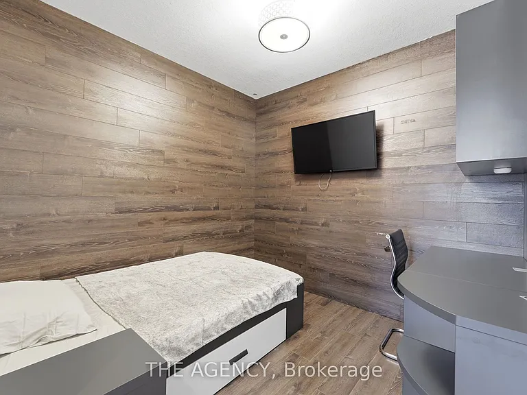 330 Phillip St — Photo 17