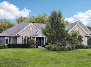 460 E Red Pine Cir, Dousman, WI 53118