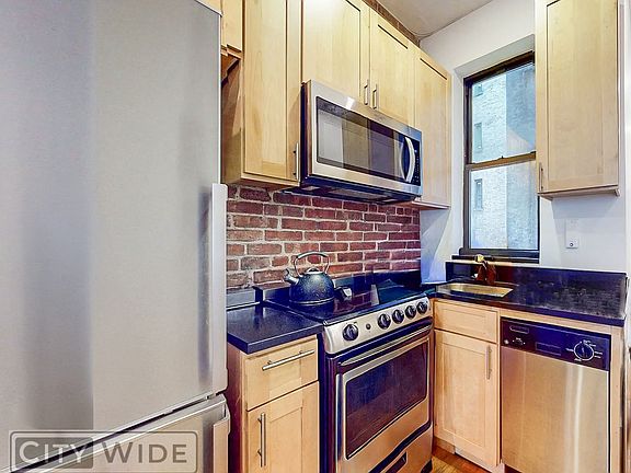 4th image of 121 E 82nd St APT 8