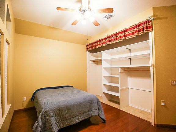 3rd image of 403 Redbird Ln