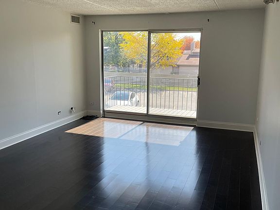 4th image of 5S100 Pebblewood Ln APT D6