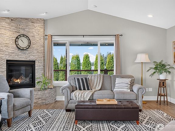 5th image of 125 Ridgeview Street