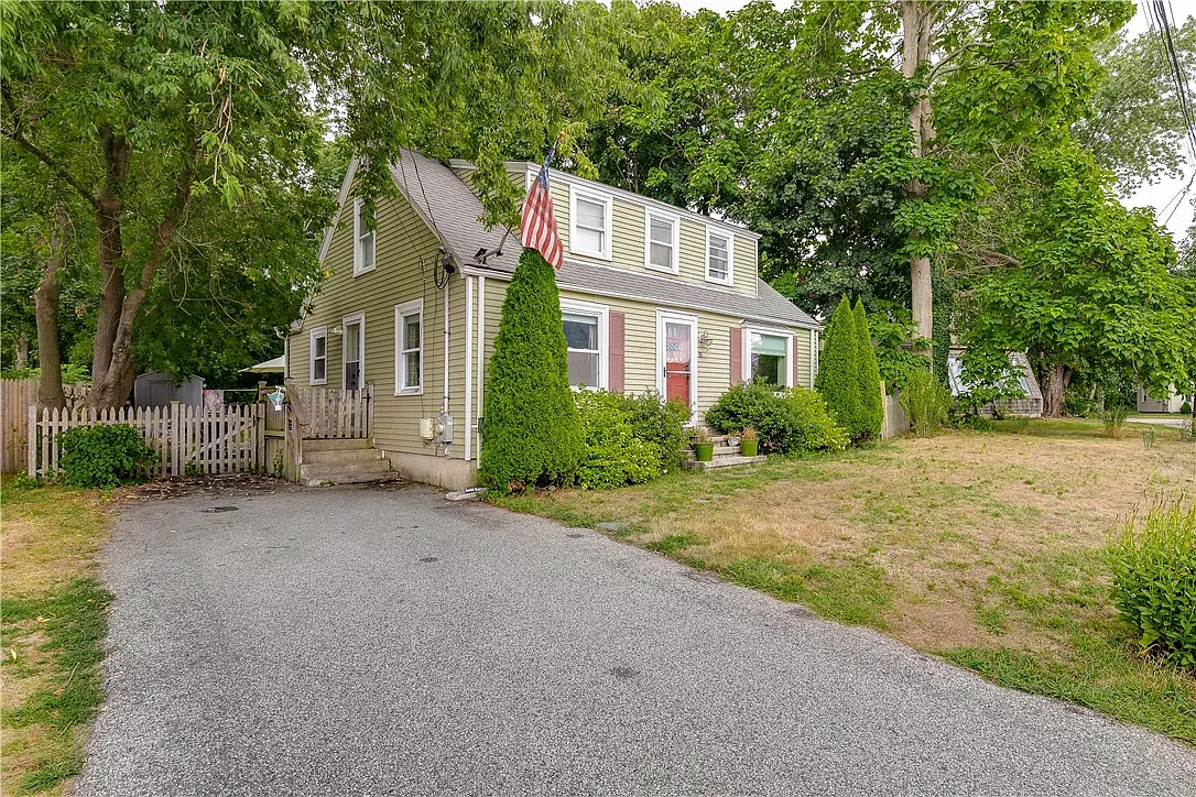 3 bed, 2.0 bath, 1365 sqft, $3,400 — Photo 3