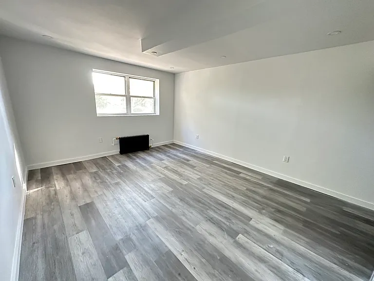 853 Halsey St #6A — Photo 2