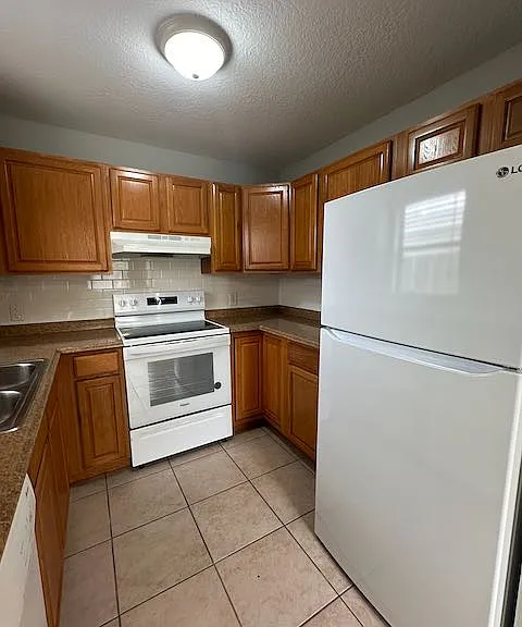 611 S East Coast Ave #2 — Photo 2