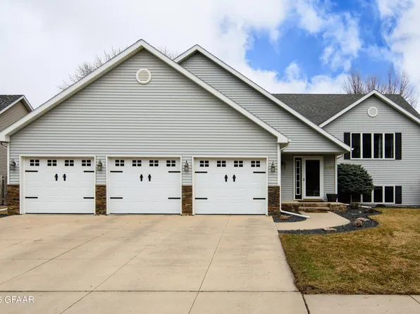 2701 S 38th St, Grand Forks, ND 58201