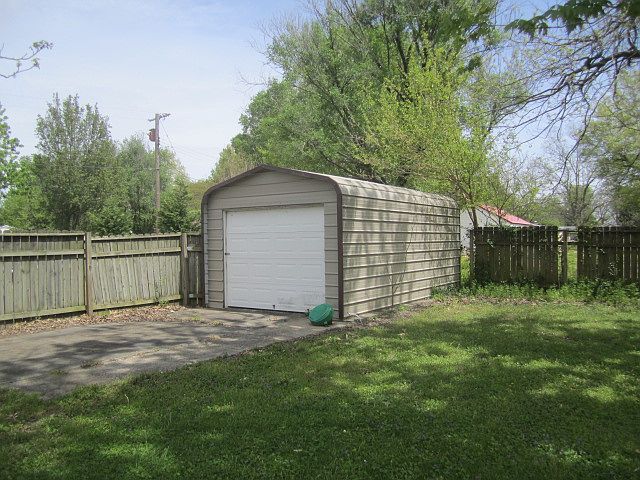 2nd image of 303 Millar St