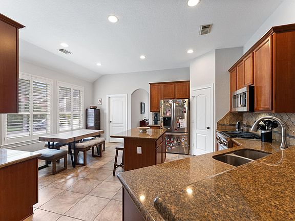 4th image of 15 Tillamook Ct
