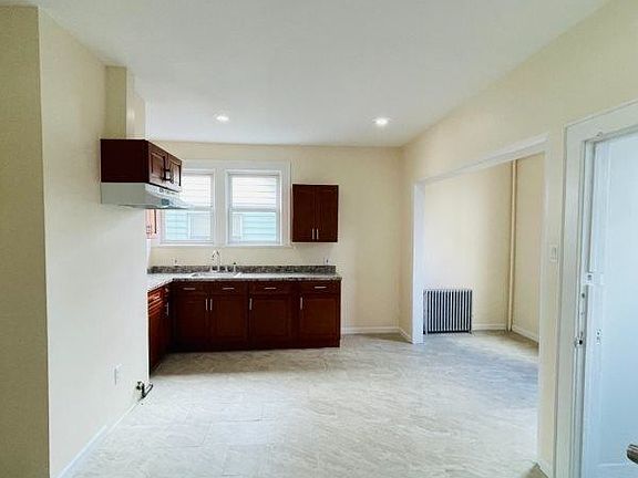 3rd image of 23 Cleremont Ave