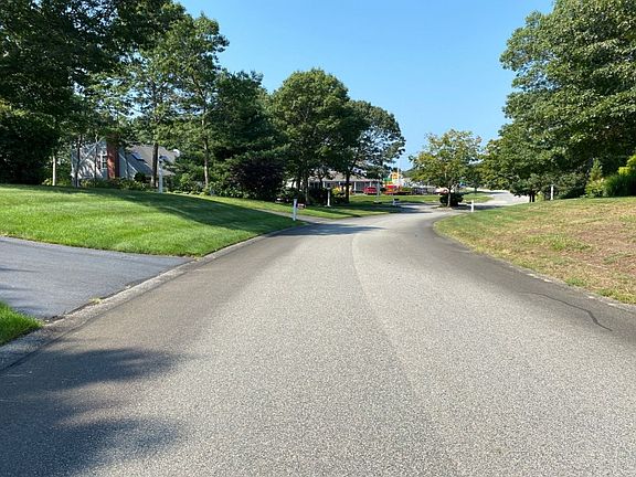 5th image of 31 Acadia Dr