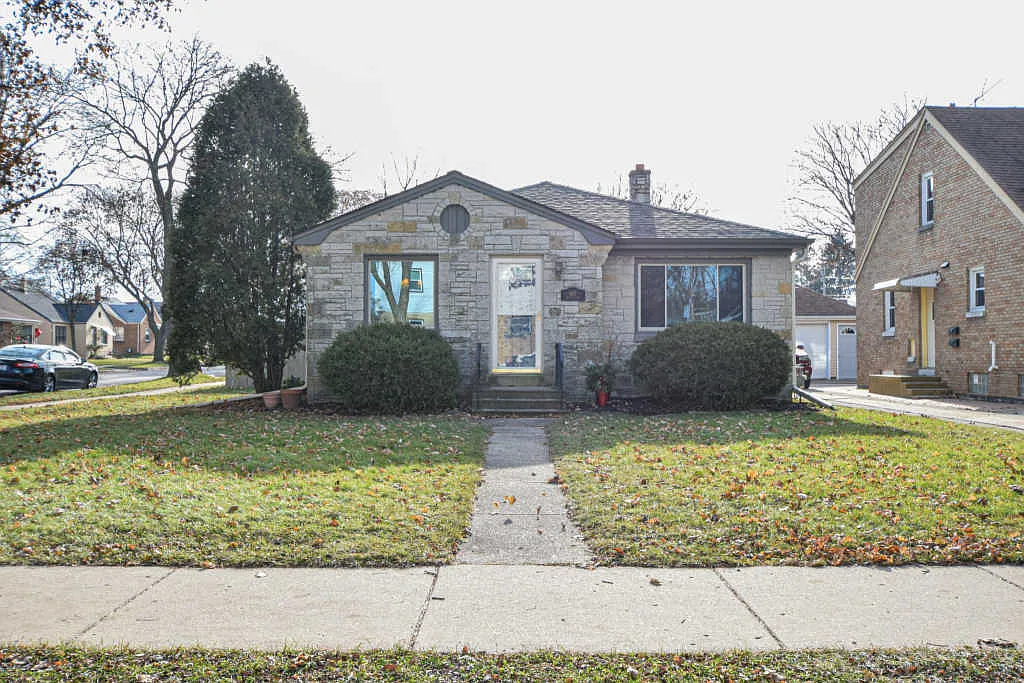 633 E Bolivar Ave photo 1