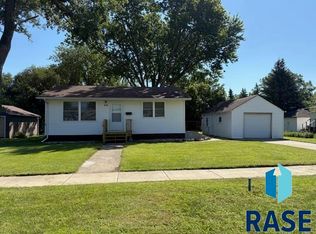 712 N West Ave, Madison, SD 57042