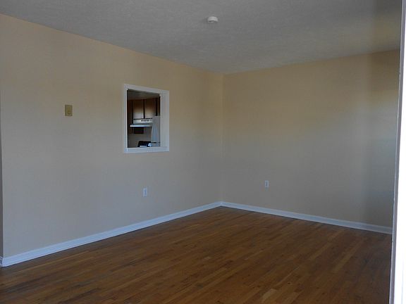 3rd image of 140 Nottoway Dr