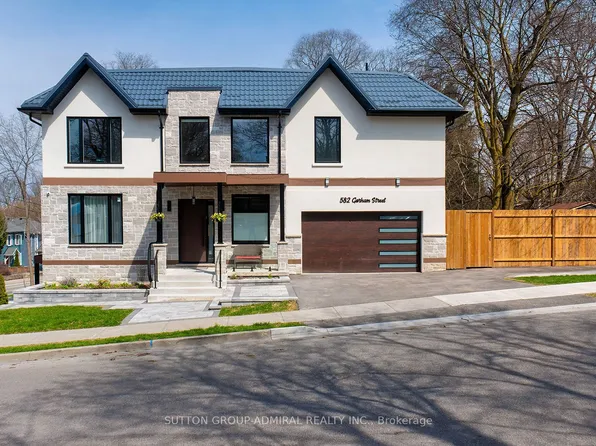 582 Gorham St, Newmarket, ON L3Y 1L3