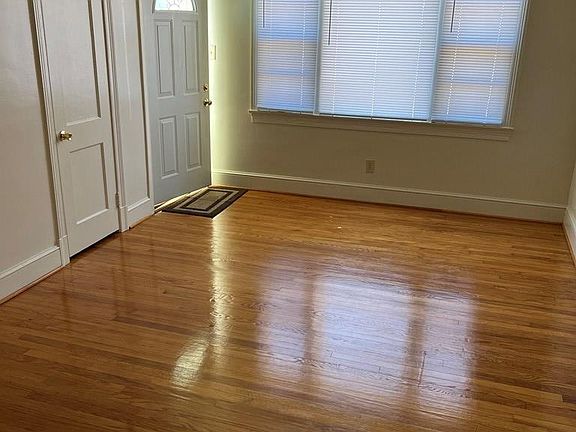 3rd image of 890 Arnett Blvd