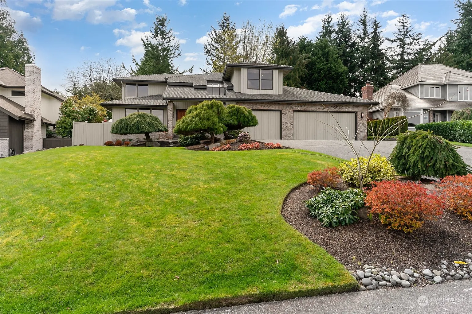 2526 Viewcrest Avenue photo 1