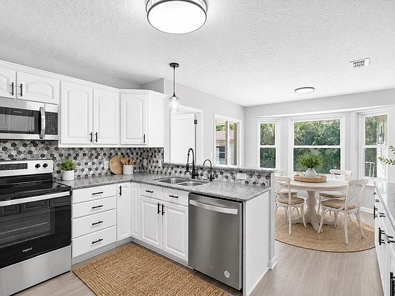 5th image of 7047 Rivercrest Dr