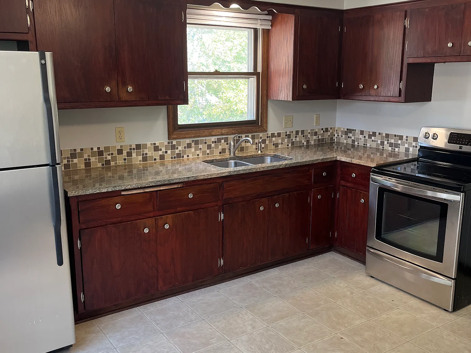 2 bed, 950 sqft, $1,650 — Photo 2