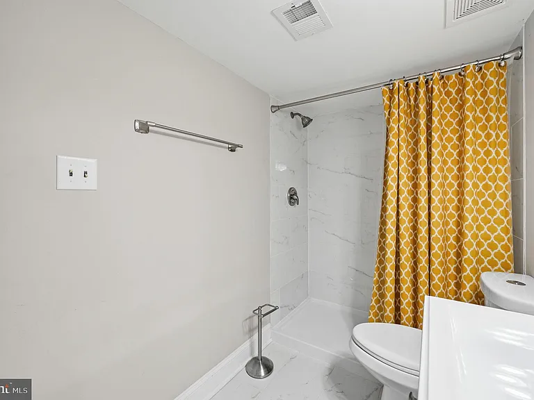 5610 Cavalier Woods Ln — Photo 40