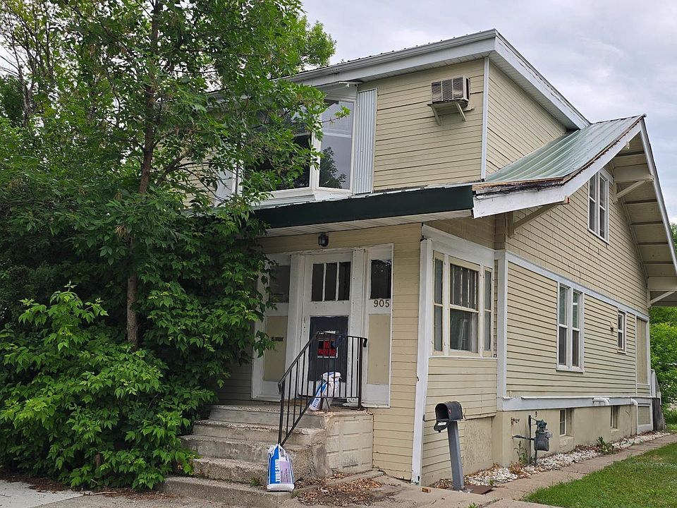 1st image of 905 College St N