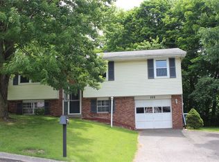 593 Surfside Dr, Pittsburgh, PA 15239