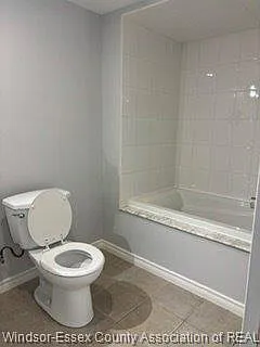3331 Maisonneuve Ave #LOWER — Photo 17