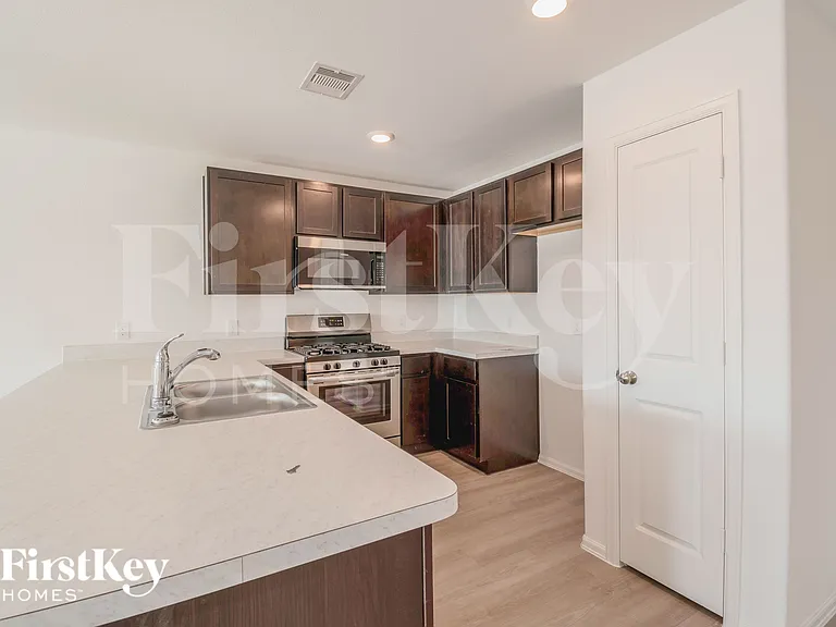 453 Maple Bend Ln — Photo 6