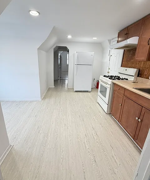335 75th St #3 — Photo 3