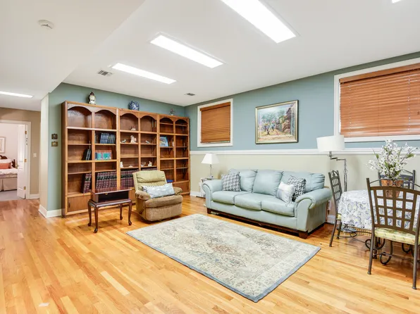 933 East 22nd Street image 21 of 22