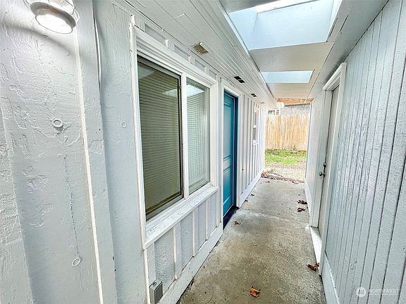 3rd image of 1632 Langridge Avenue NW