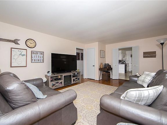 5th image of 3004 Sherwood Ln