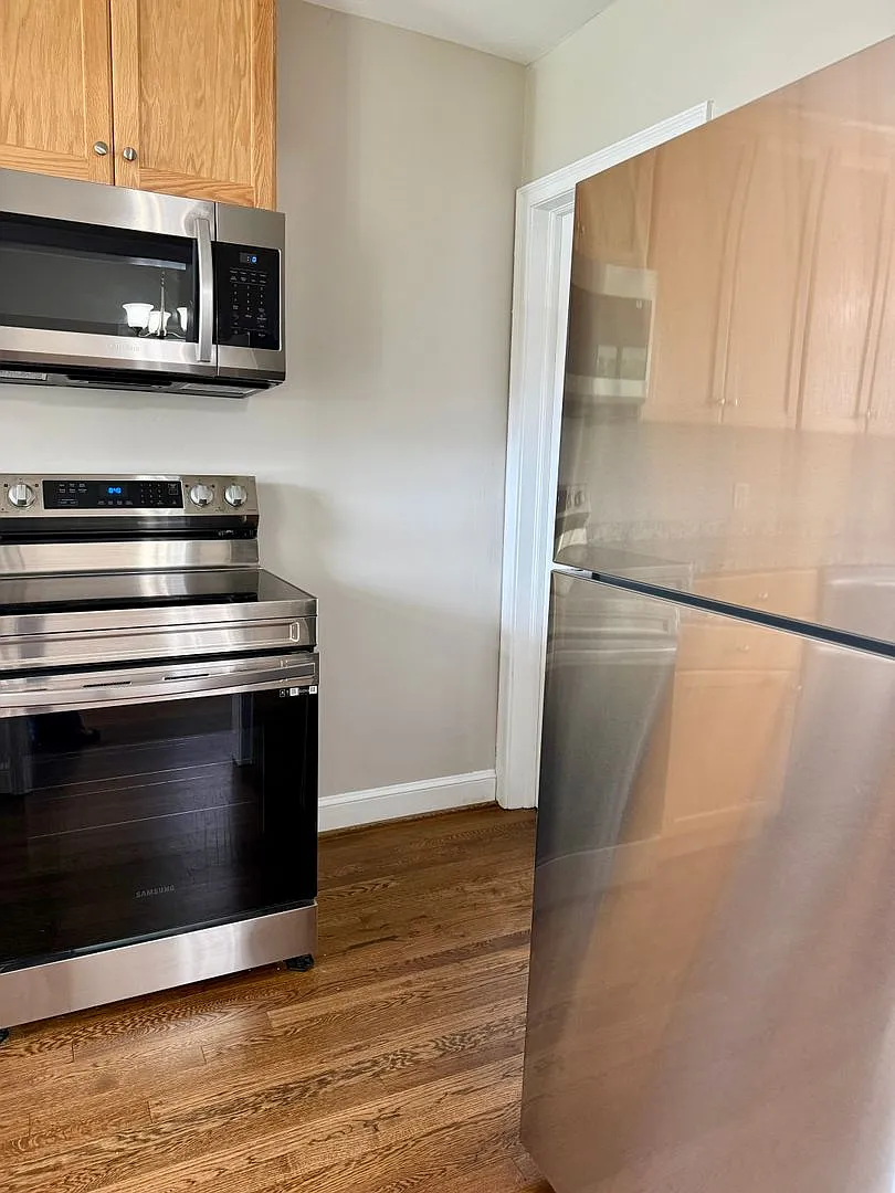 Beautifully Renovated 2 Bedroom, 1 Bath Duplex in Southwest Roanoke City — Photo 3