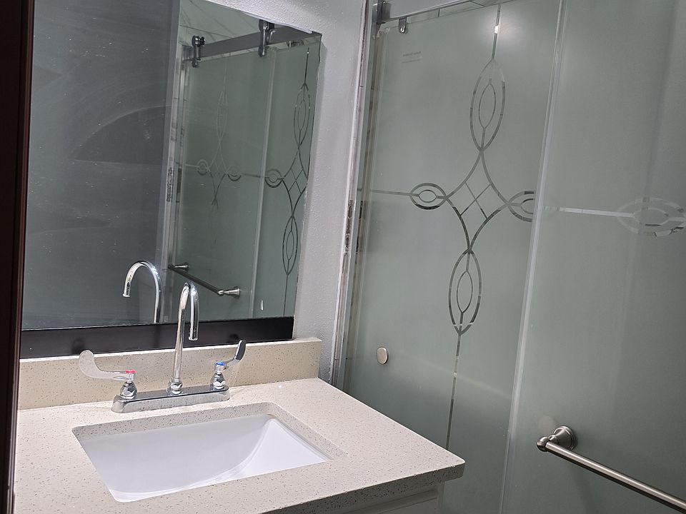 1st image of 3212 E Henry Ave #0