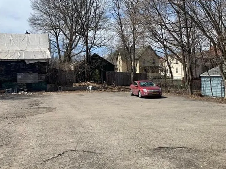 9 Cedar St — Photo 3