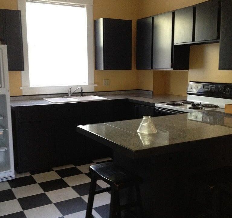 1st image of 302 E 10th St #1