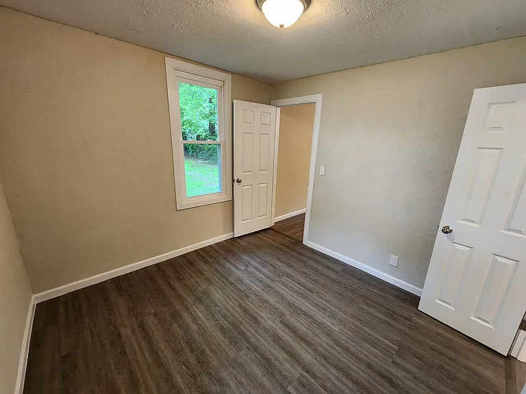 2345 N Prospect Ave — Photo 9