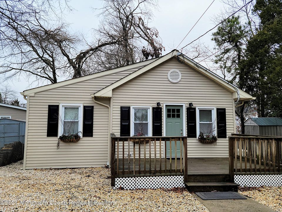 1st image of 582 Garfield Ave