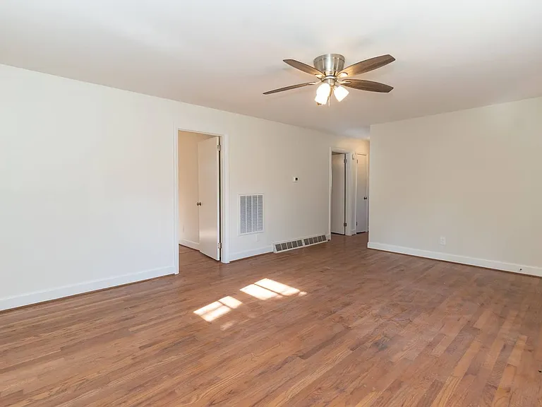 518 Buttonwood Dr — Photo 12