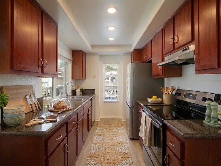Bella Del Mar Apartments — Photo 13