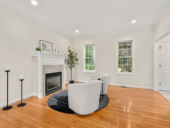 5th image of 532 Washington St