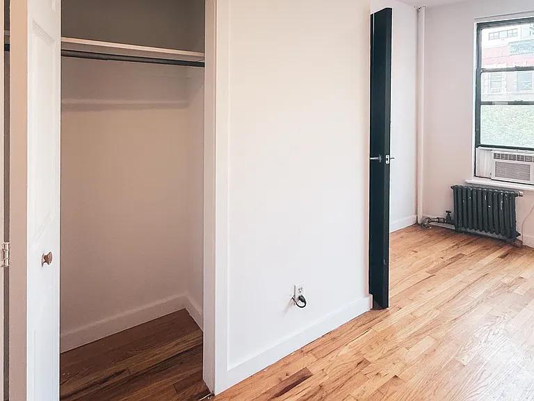 226 E 14th St #4R — Photo 8