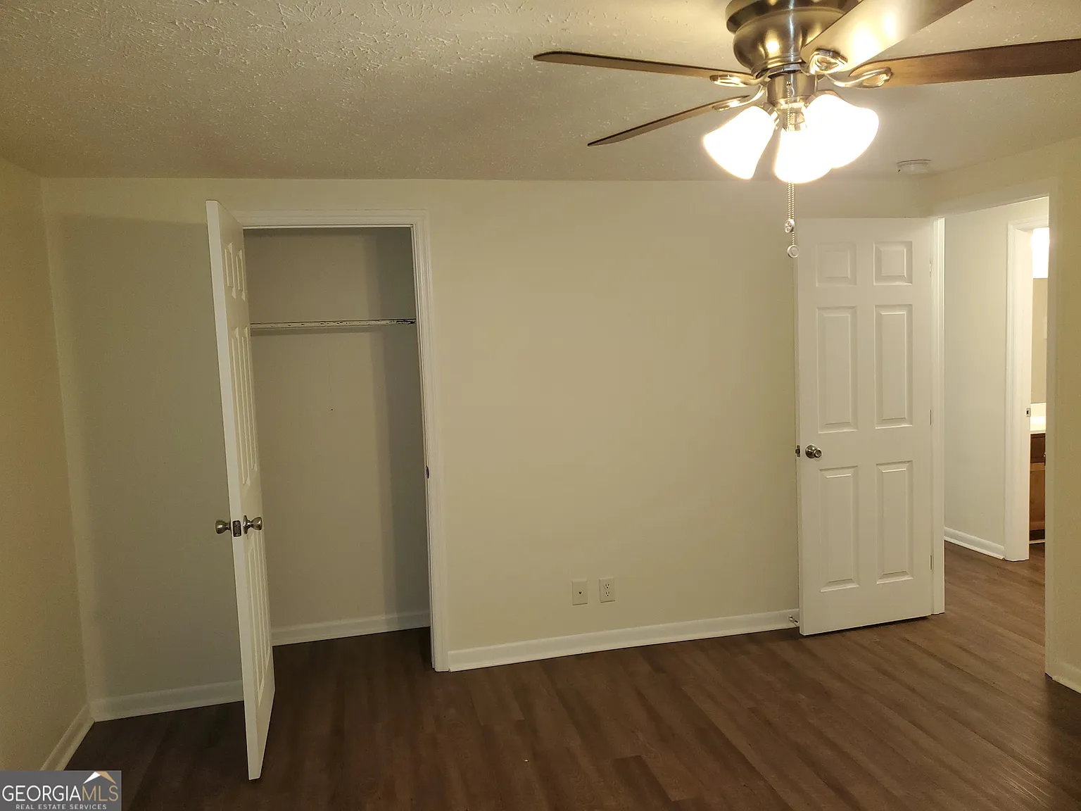 2 bed, 1.0 bath, $995 — Photo 1